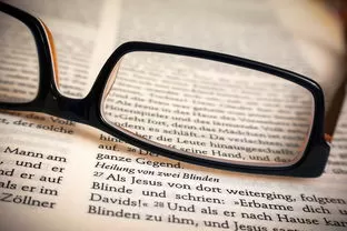 AI图片翻译文字：跨越语言的桥梁，助力全球沟通-易翻译官网